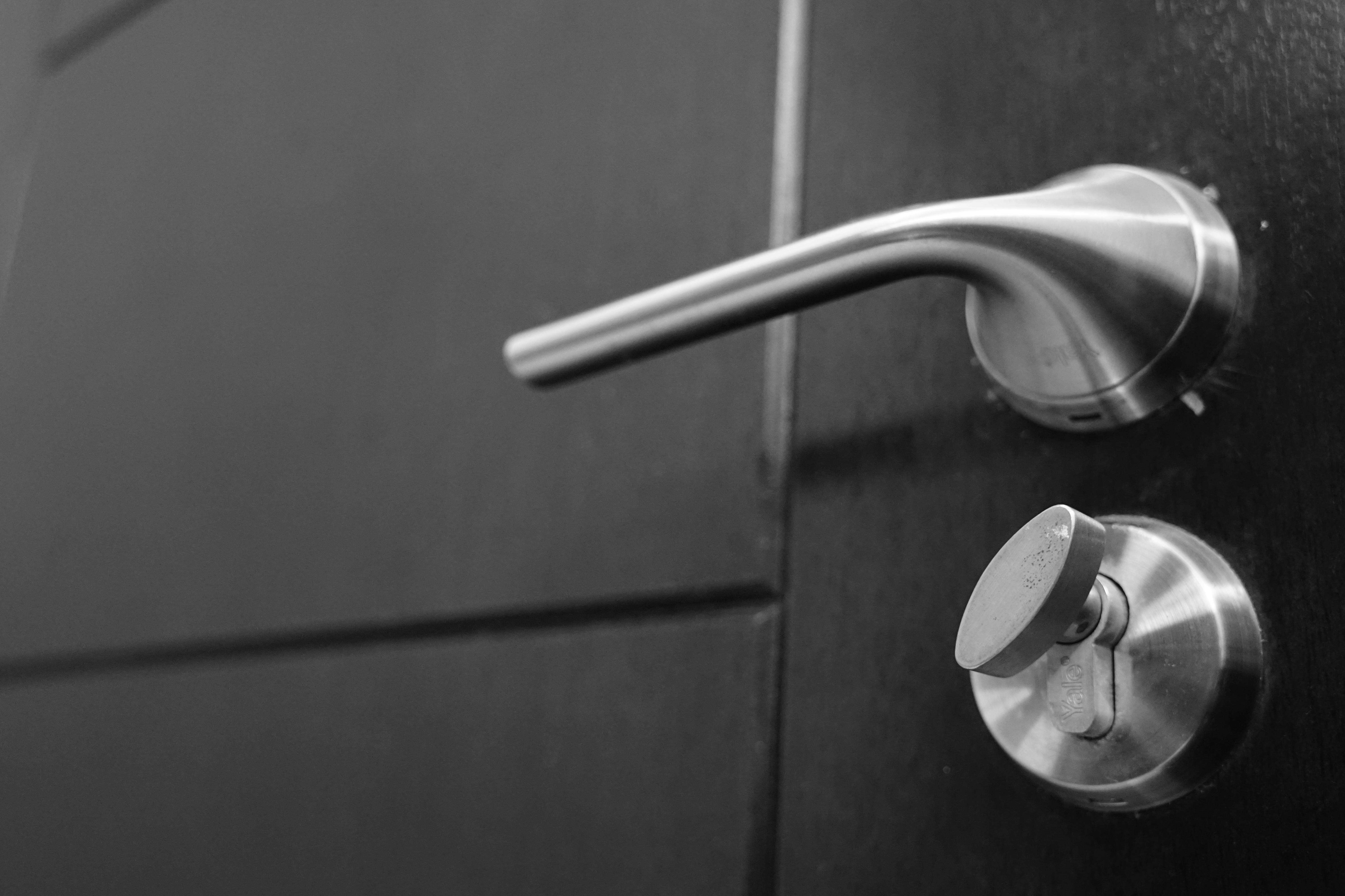 image-de-porte-avec-poignee-et-verrou